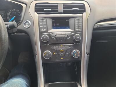 2017 Ford Fusion SE   - Photo 10 - Boise, ID 83714