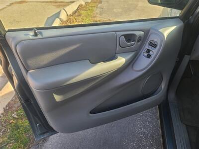 2006 Chrysler Town and Country LX   - Photo 13 - Boise, ID 83714