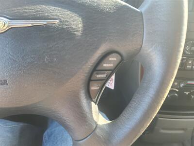 2006 Chrysler Town and Country LX   - Photo 11 - Boise, ID 83714
