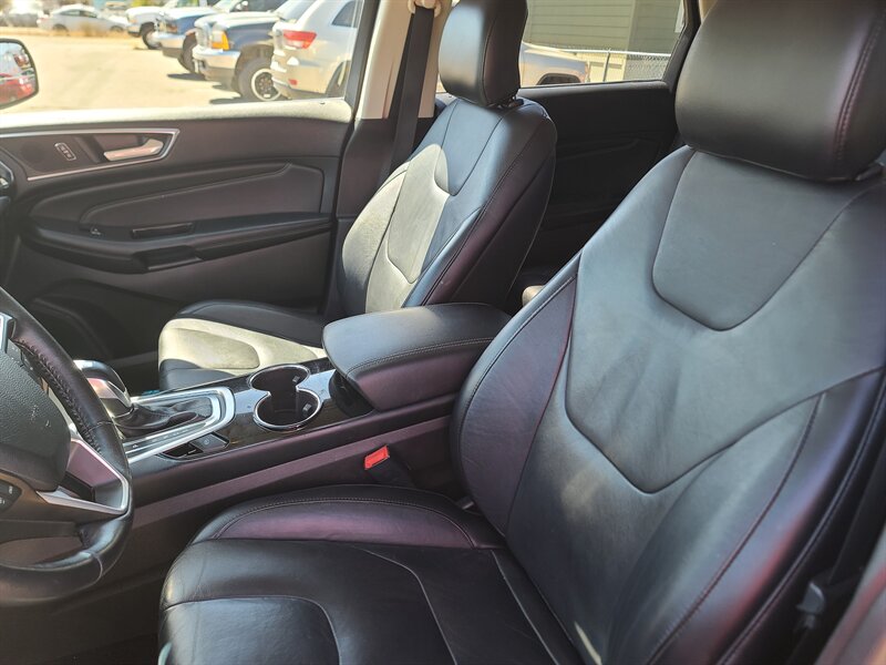 2016 Ford Edge Titanium photo 15