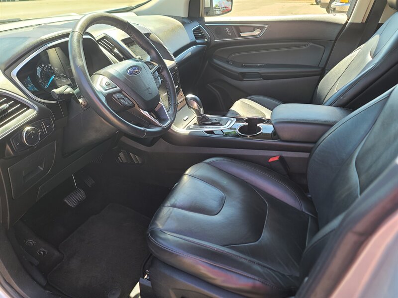 2016 Ford Edge Titanium photo 14
