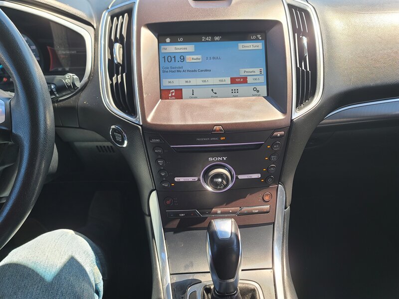 2016 Ford Edge Titanium photo 9