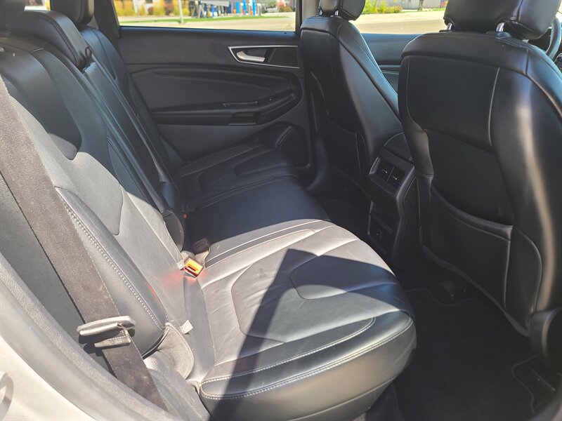 2016 Ford Edge Titanium photo 18