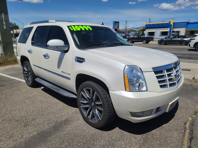 2010 Cadillac Escalade AWD Luxury's photo