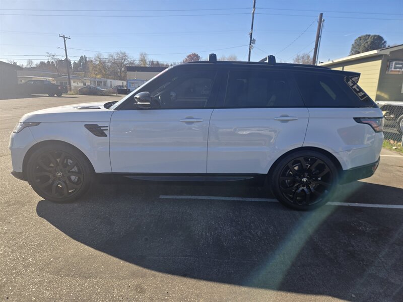 2020 Land Rover Range Rover Sport HSE photo 3