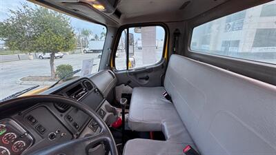 2012 Freightliner M2 106  CAB & CHASSIS MANUAL TRANSMISSION - Photo 3 - San Jacinto, CA 92583
