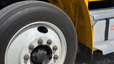 2012 Freightliner M2 106  CAB & CHASSIS MANUAL TRANSMISSION - Photo 21 - San Jacinto, CA 92583
