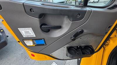 2012 Freightliner M2 106  CAB & CHASSIS MANUAL TRANSMISSION - Photo 8 - San Jacinto, CA 92583