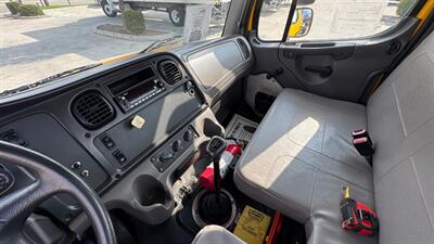 2012 Freightliner M2 106 CAB & CHASSIS MANUAL TRANSMISSION - Photo 37 - San Jacinto, CA 92583