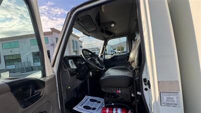 2021 International MV607 28 ft BOX TRUCK - Photo 3 - San Jacinto, CA 92583