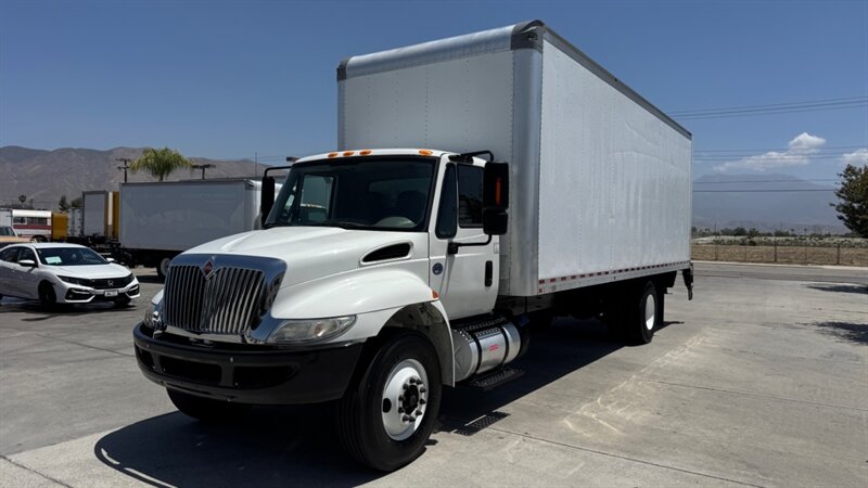 2018 International DuraStar 4300   - Photo 1 - San Jacinto, CA 92583