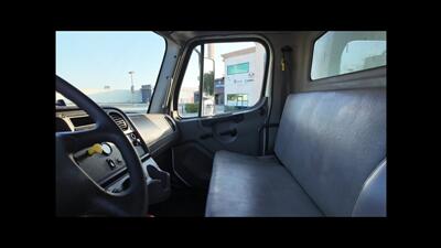 2017 Freightliner M2 106  BOX TRUCK - Photo 10 - San Jacinto, CA 92583