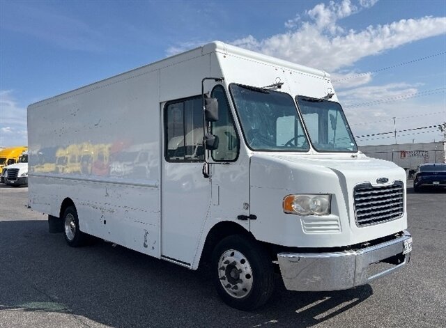 2017 Freightliner MT45 Walk-in Van  19FT STEP VAN - Photo 1 - San Jacinto, CA 92583