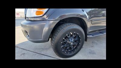 2002 Toyota Sequoia Limited   - Photo 2 - San Jacinto, CA 92583