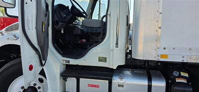 2020 Freightliner M2 106  26FT BOX TRUCK - Photo 2 - San Jacinto, CA 92583