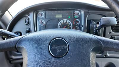 2015 Freightliner M2 106  26 ft BOX TRUCK - Photo 3 - San Jacinto, CA 92583