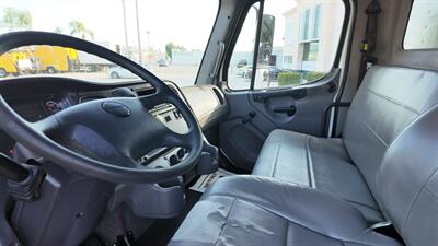 2015 Freightliner M2 106  26 ft BOX TRUCK - Photo 8 - San Jacinto, CA 92583