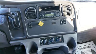 2015 Freightliner M2 106  26 ft BOX TRUCK - Photo 4 - San Jacinto, CA 92583