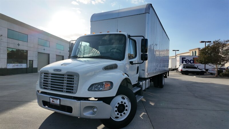 2015 Freightliner M2 106  26 ft BOX TRUCK