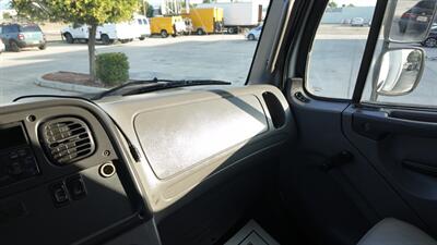 2015 Freightliner M2 106  26 ft BOX TRUCK - Photo 6 - San Jacinto, CA 92583