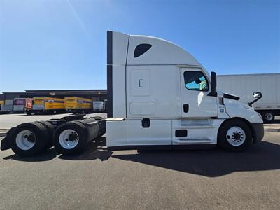 2022 Freightliner T12664ST Sleeper Tractor GTR DETROIT 3.08 - Photo 2 - San Jacinto, CA 92583