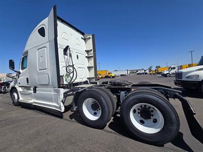 2022 Freightliner T12664ST Sleeper Tractor GTR DETROIT 3.08 - Photo 4 - San Jacinto, CA 92583