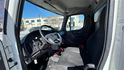2013 Freightliner M2 106  CAB & CHASSIS NO BOX HYDRAULIC BRAKES - Photo 3 - San Jacinto, CA 92583