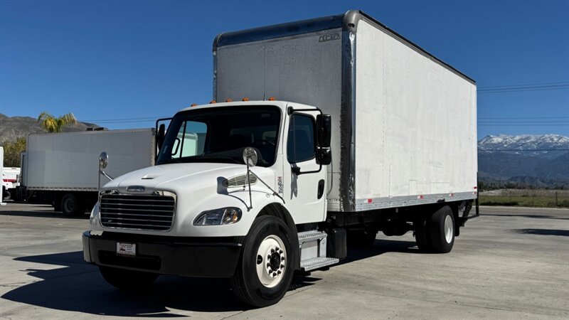 2013 Freightliner M2 106  CAB & CHASSIS NO BOX HYDRAULIC BRAKES - Photo 1 - San Jacinto, CA 92583