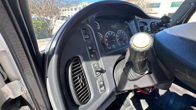 2013 Freightliner M2 106  CAB & CHASSIS NO BOX HYDRAULIC BRAKES - Photo 9 - San Jacinto, CA 92583