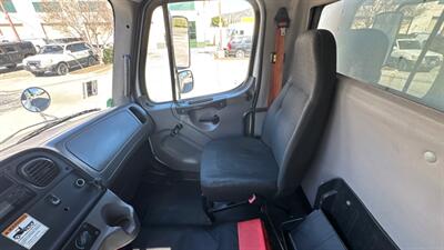 2013 Freightliner M2 106  CAB & CHASSIS NO BOX HYDRAULIC BRAKES - Photo 6 - San Jacinto, CA 92583