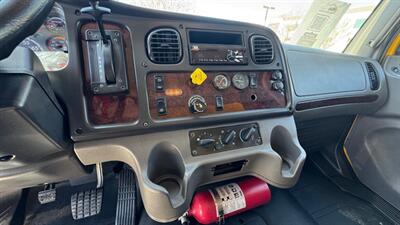 2019 Freightliner M2 106  26FT BOX TRUCK - Photo 5 - San Jacinto, CA 92583