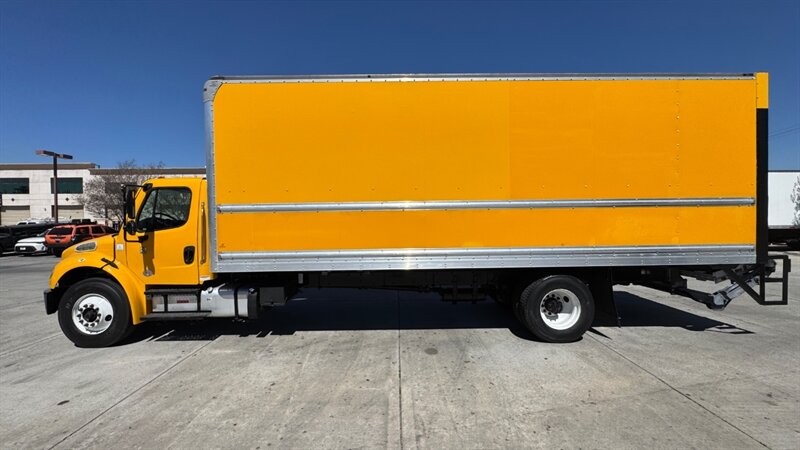 2019 Freightliner M2 106  26FT BOX TRUCK