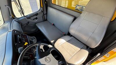 2019 Freightliner M2 106  26FT BOX TRUCK - Photo 7 - San Jacinto, CA 92583