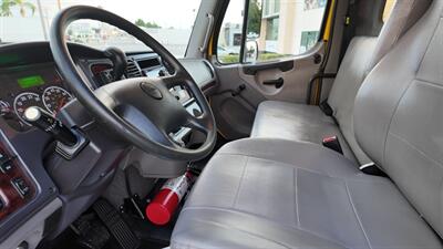 2020 Freightliner M2 106  26 ft BOX TRUCK - Photo 10 - San Jacinto, CA 92583