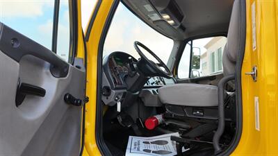 2020 Freightliner M2 106  26 ft BOX TRUCK - Photo 15 - San Jacinto, CA 92583