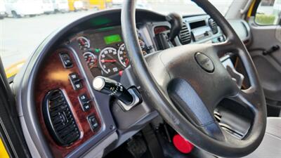 2020 Freightliner M2 106  26 ft BOX TRUCK - Photo 2 - San Jacinto, CA 92583