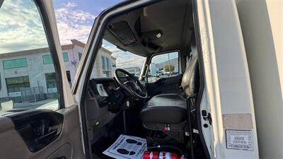 2021 International MV607 28 ft BOX TRUCK - Photo 3 - San Jacinto, CA 92583