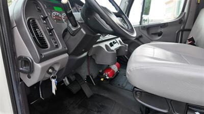 2018 Freightliner M2 106  26 ft BOX TRUCK - Photo 9 - San Jacinto, CA 92583