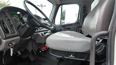 2018 Freightliner M2 106  26 ft BOX TRUCK - Photo 10 - San Jacinto, CA 92583