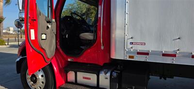 2017 Freightliner M2 106  26FT BOX 109 X 102 - Photo 2 - San Jacinto, CA 92583