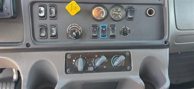 2017 Freightliner M2 106  26FT BOX 109 X 102 - Photo 8 - San Jacinto, CA 92583