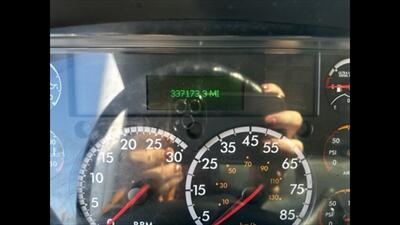 2016 Freightliner M2 106  Cargo Box - Photo 8 - San Jacinto, CA 92583