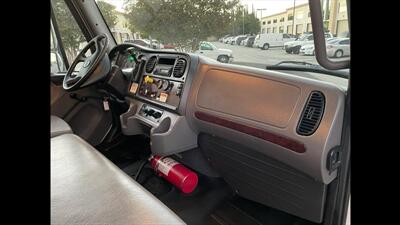 2017 Freightliner M2 106   - Photo 21 - San Jacinto, CA 92583