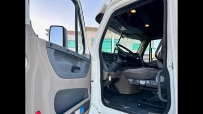 2016 Freightliner CASCADIA X12564ST  SLEEPER - Photo 7 - San Jacinto, CA 92583