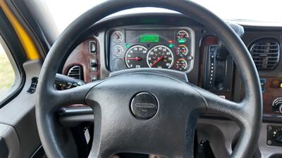 2020 Freightliner M2 106  26 ft BOX TRUCK - Photo 6 - San Jacinto, CA 92583