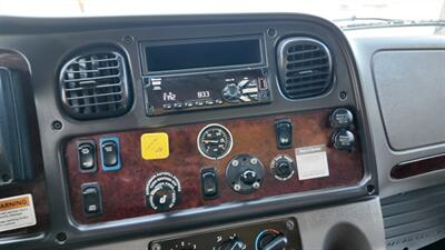 2020 Freightliner M2 106  26 ft BOX TRUCK - Photo 3 - San Jacinto, CA 92583