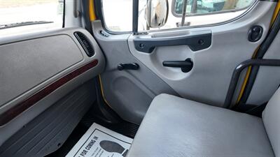2020 Freightliner M2 106  26 ft BOX TRUCK - Photo 4 - San Jacinto, CA 92583