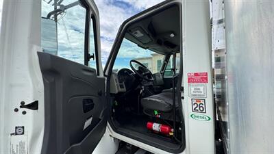 2018 International 4300 106  26 ft BOX TRUCK - Photo 2 - San Jacinto, CA 92583