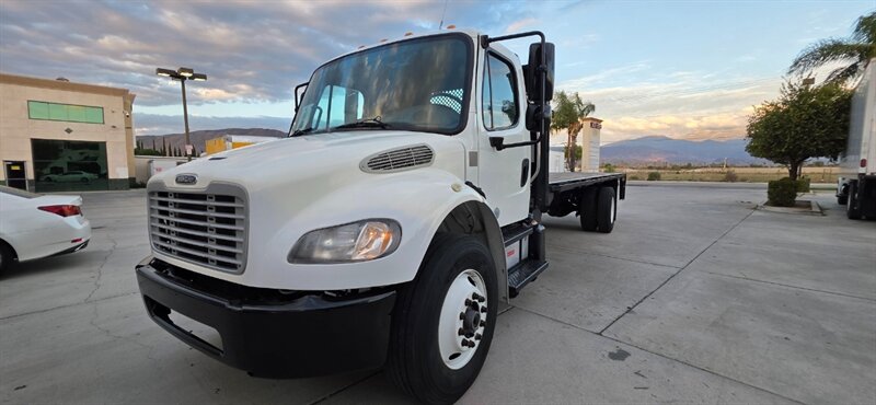 2015 Freightliner M2 BLATBED 26ft  HIDRAULIC BRAKES - Photo 1 - San Jacinto, CA 92583
