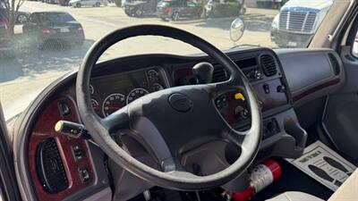 2019 Freightliner M2 106  26 ft BOX TRUCK - Photo 4 - San Jacinto, CA 92583